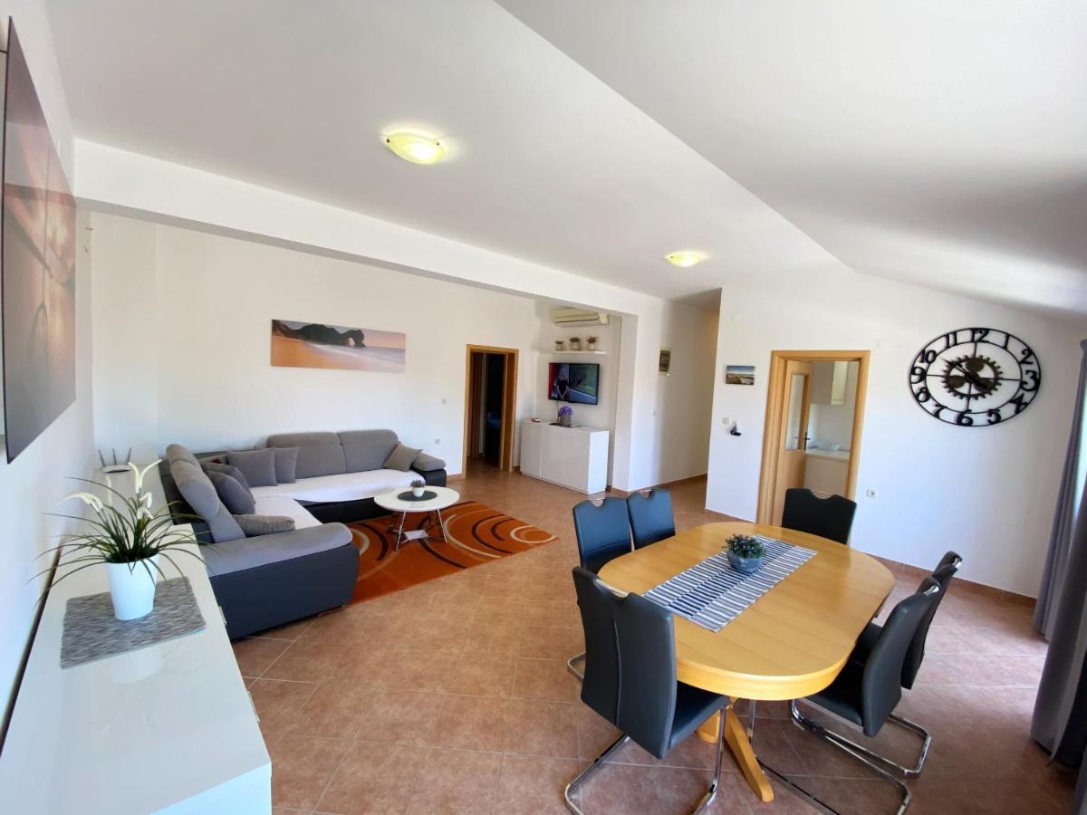 Apartments Saric Biograd Na Moru Exterior foto