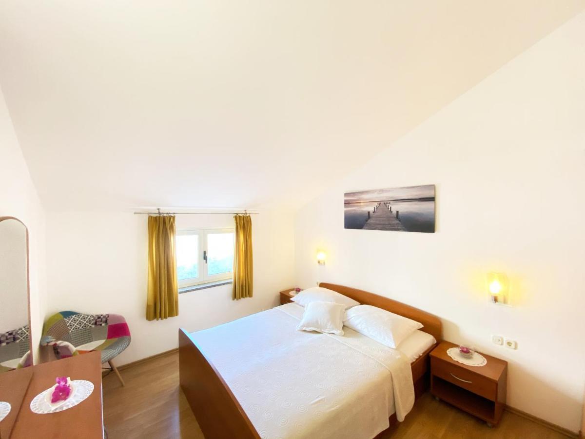 Apartments Saric Biograd Na Moru Exterior foto